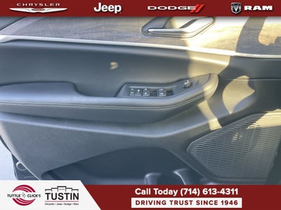 2027 Jeep Grand Cherokee Laredo Altitude