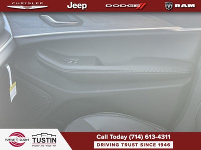 2027 Jeep Grand Cherokee Laredo Altitude