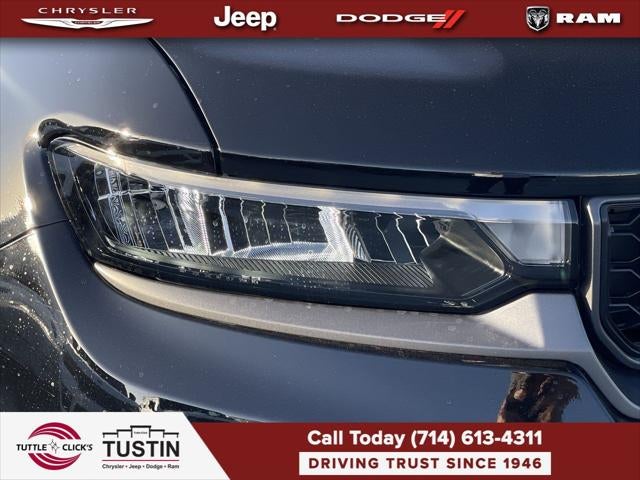 2027 Jeep Grand Cherokee Laredo Altitude