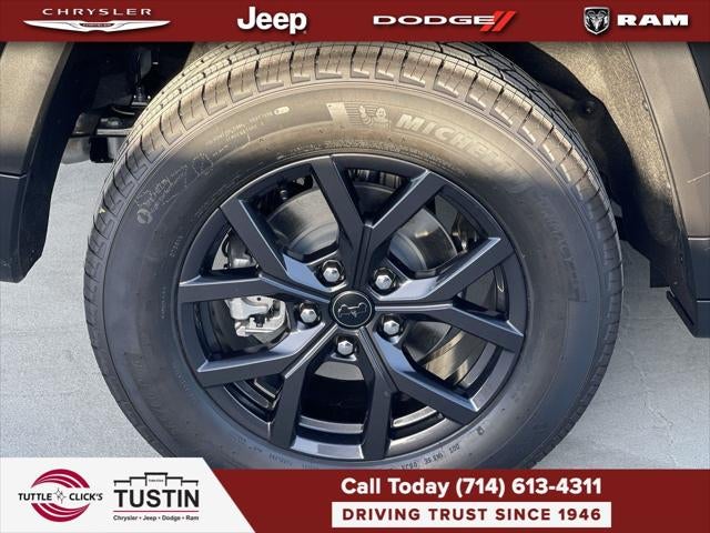2027 Jeep Grand Cherokee Laredo Altitude
