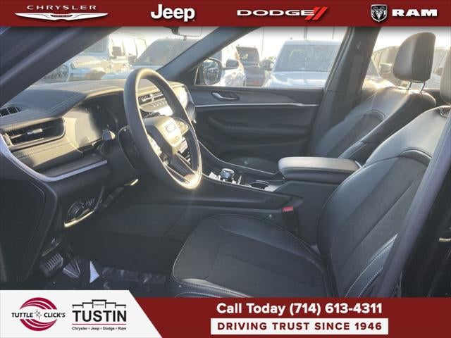 2027 Jeep Grand Cherokee Laredo Altitude