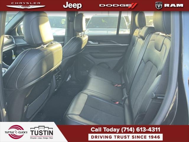 2027 Jeep Grand Cherokee Laredo Altitude
