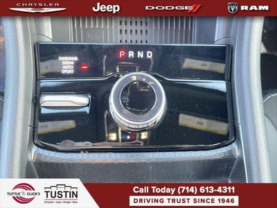2027 Jeep Grand Cherokee Laredo Altitude