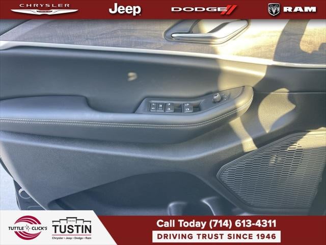 2027 Jeep Grand Cherokee Laredo Altitude