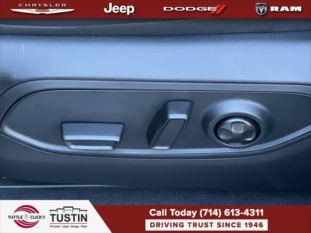 2027 Jeep Grand Cherokee Laredo Altitude