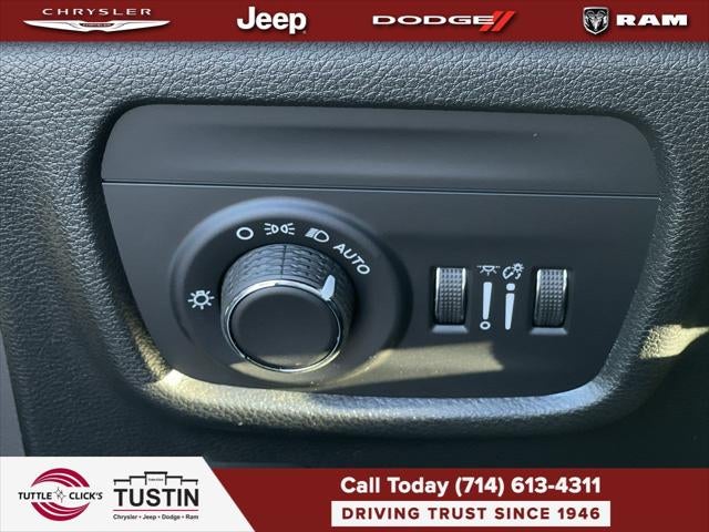 2027 Jeep Grand Cherokee Laredo Altitude