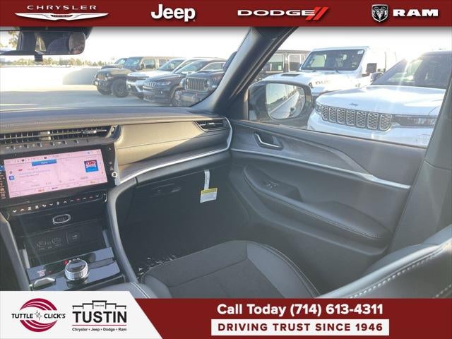 2027 Jeep Grand Cherokee Laredo Altitude