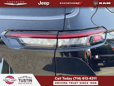 2026 Jeep Grand Cherokee Laredo Altitude