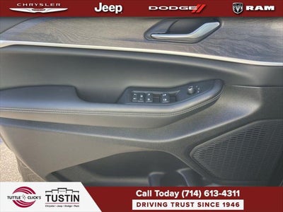 2026 Jeep Grand Cherokee Laredo Altitude