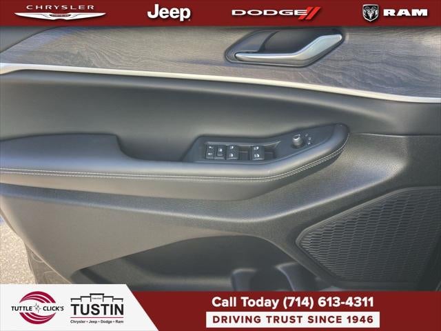 2026 Jeep Grand Cherokee Laredo Altitude
