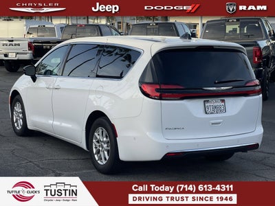 2025 Chrysler Pacifica Select