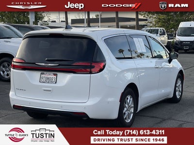 2025 Chrysler Pacifica Select
