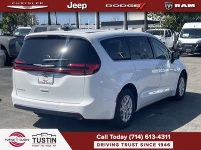 2026 Chrysler Pacifica Select