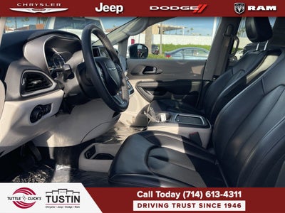 2023 Chrysler Pacifica TOURING L