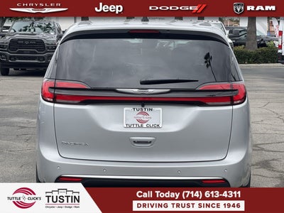 2026 Chrysler Pacifica Select