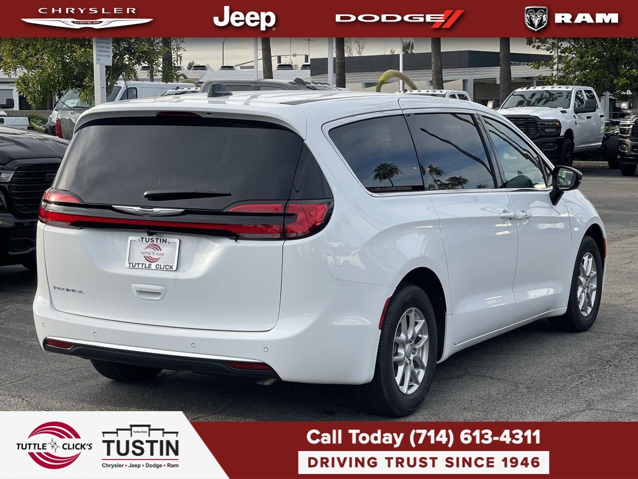 2026 Chrysler Pacifica Select