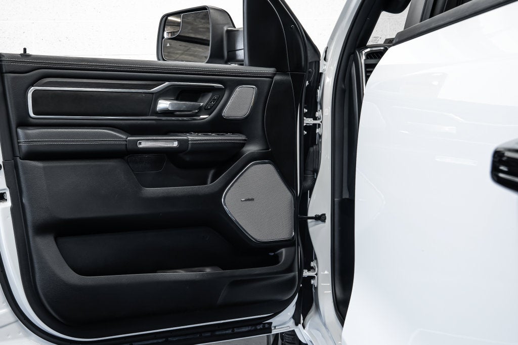 2025 RAM 1500 Laramie NIGHT EDITION