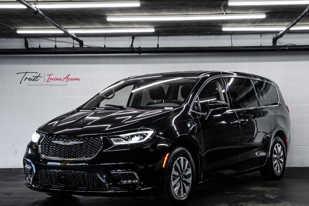 2024 Chrysler Pacifica Hybrid Select