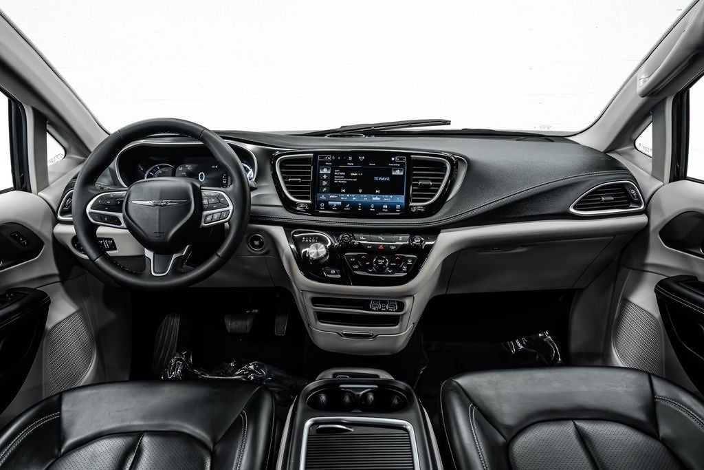 2024 Chrysler Pacifica Hybrid Select