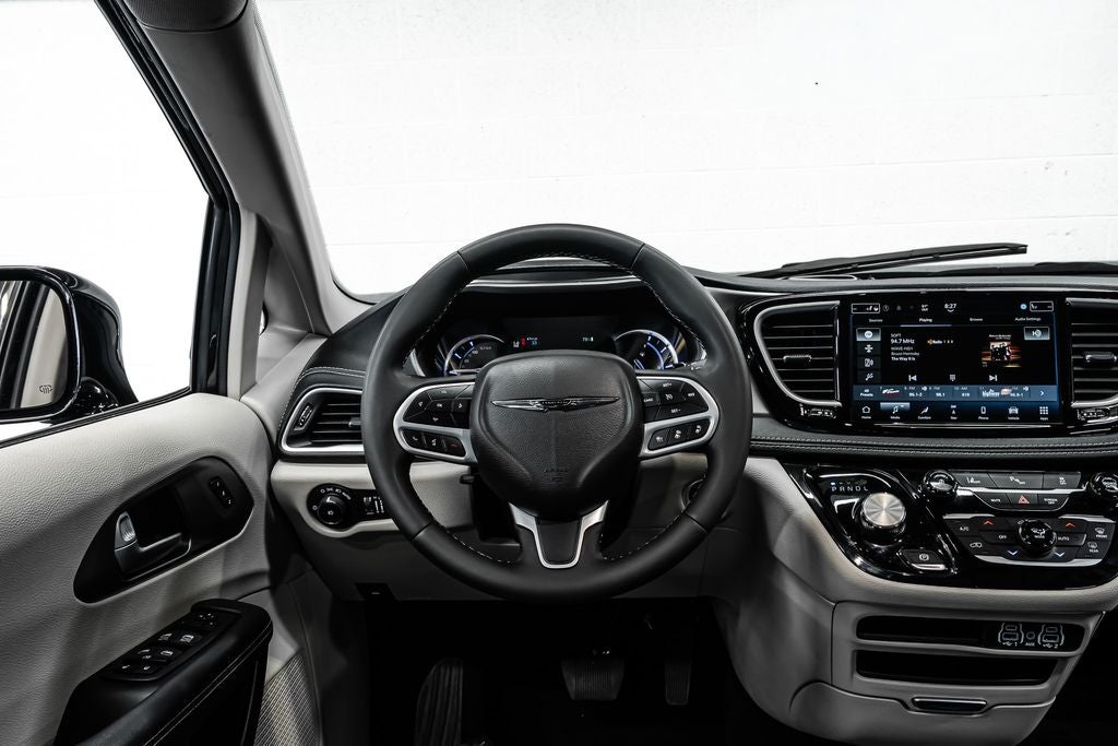 2024 Chrysler Pacifica Hybrid Select