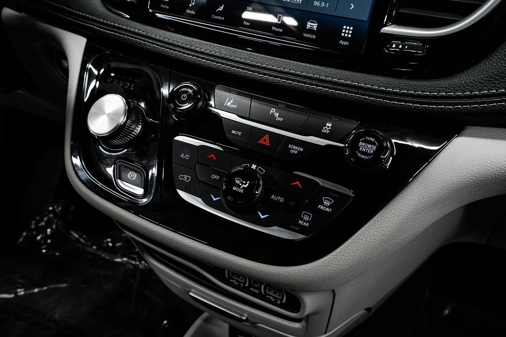 2024 Chrysler Pacifica Hybrid Select