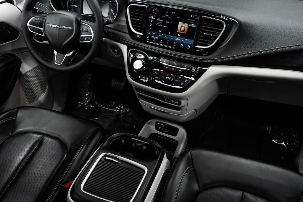 2024 Chrysler Pacifica Hybrid Select