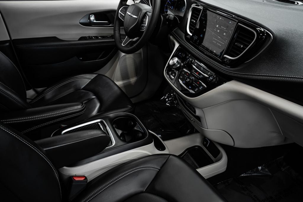 2024 Chrysler Pacifica Hybrid Select