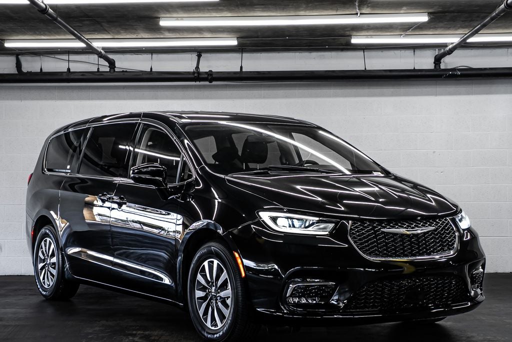 2024 Chrysler Pacifica Hybrid Select