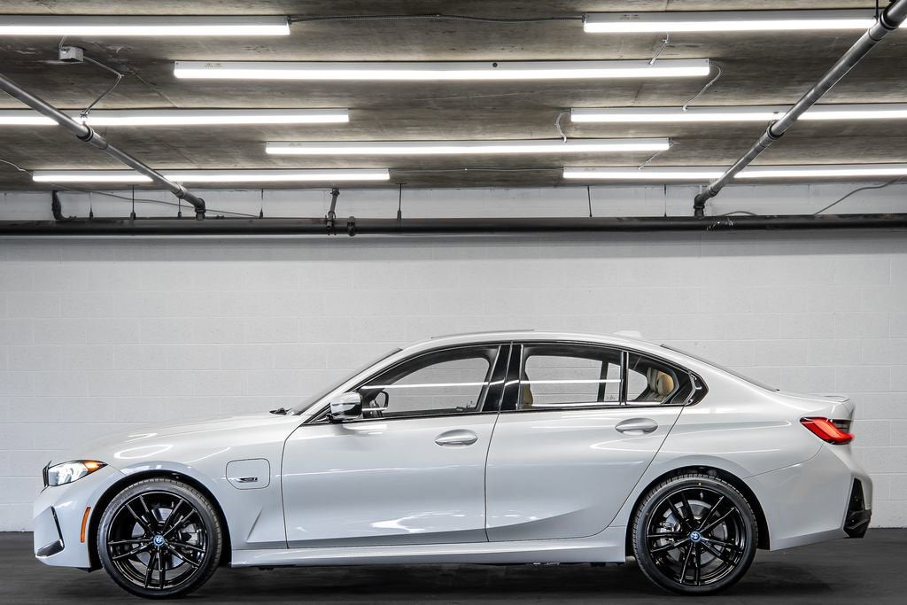 2023 BMW 3 Series 330e