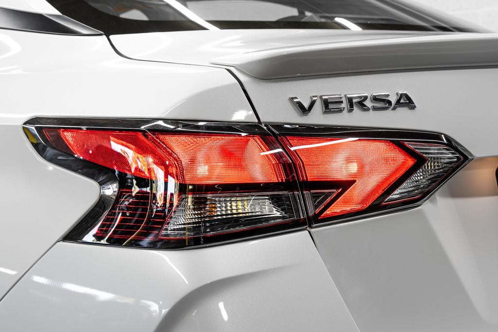 2025 Nissan Versa 1.6 SR