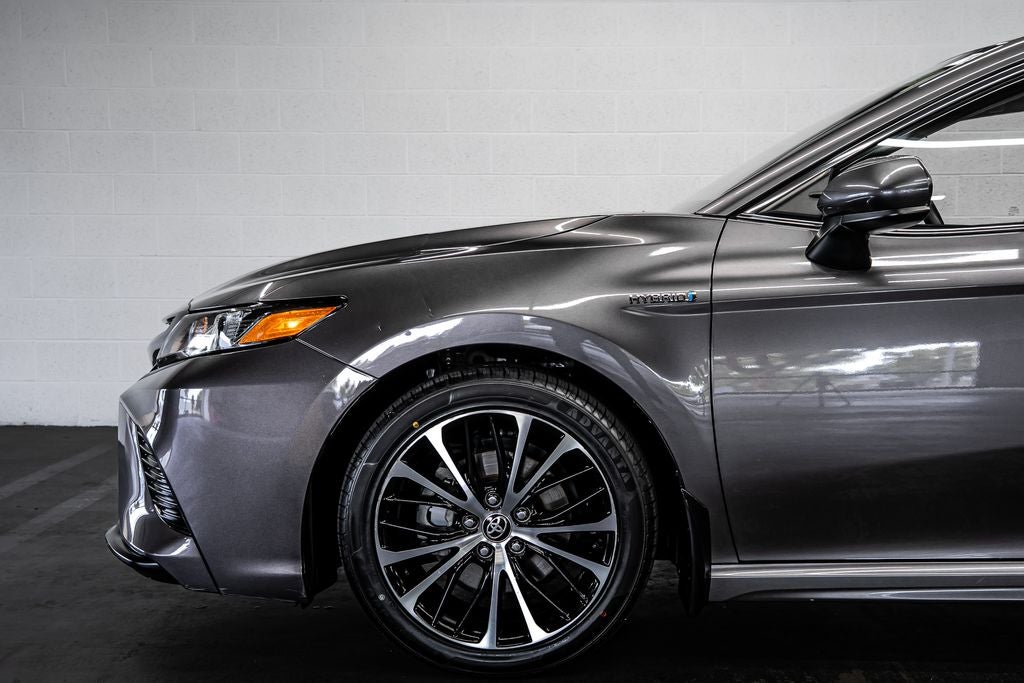 2020 Toyota Camry Hybrid SE