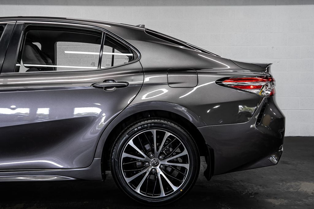 2020 Toyota Camry Hybrid SE