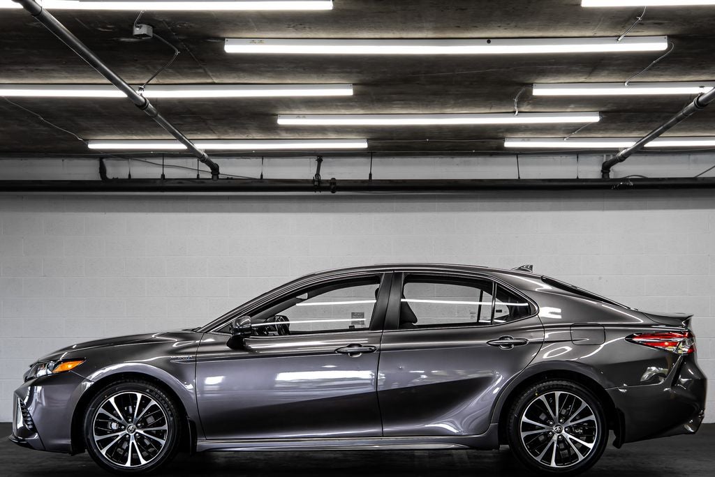 2020 Toyota Camry Hybrid SE