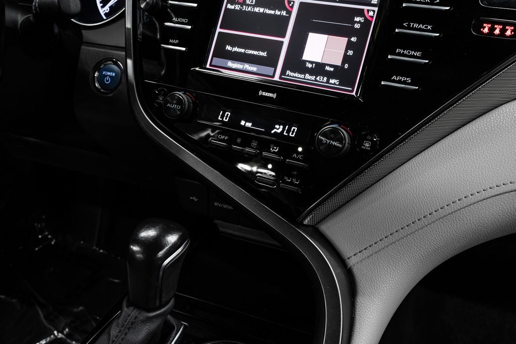 2020 Toyota Camry Hybrid SE