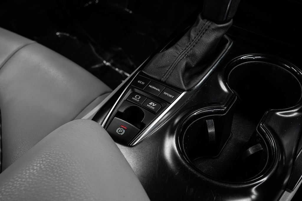 2020 Toyota Camry Hybrid SE