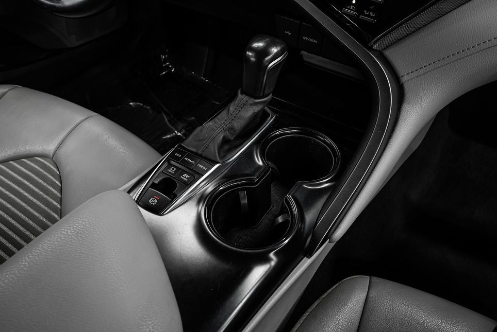 2020 Toyota Camry Hybrid SE