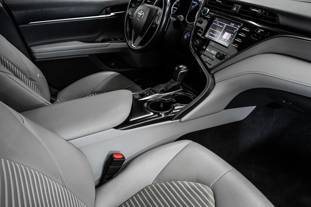 2020 Toyota Camry Hybrid SE