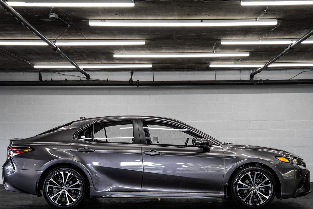 2020 Toyota Camry Hybrid SE