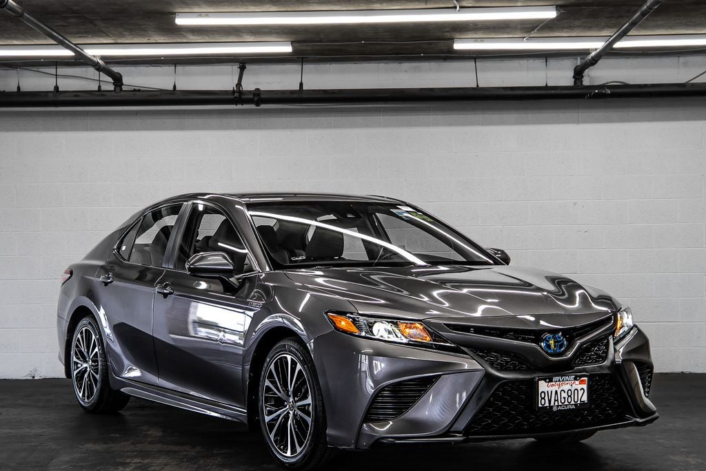 2020 Toyota Camry Hybrid SE