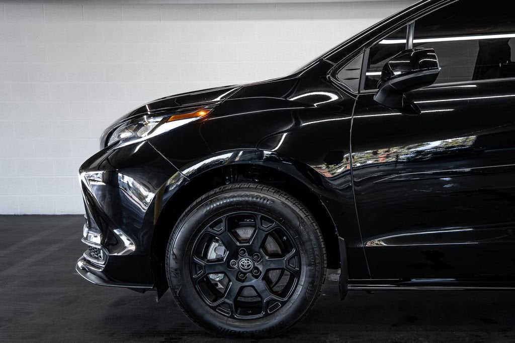 2025 Toyota Sienna Woodland Edition