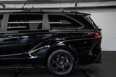 2025 Toyota Sienna Woodland Edition