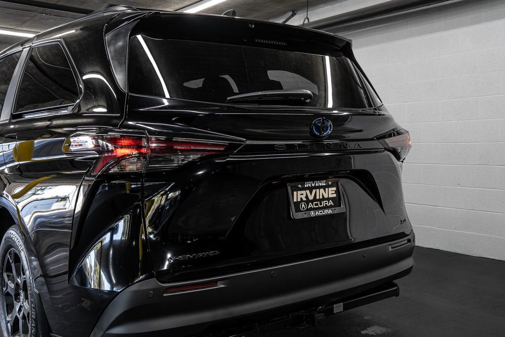 2025 Toyota Sienna Woodland Edition