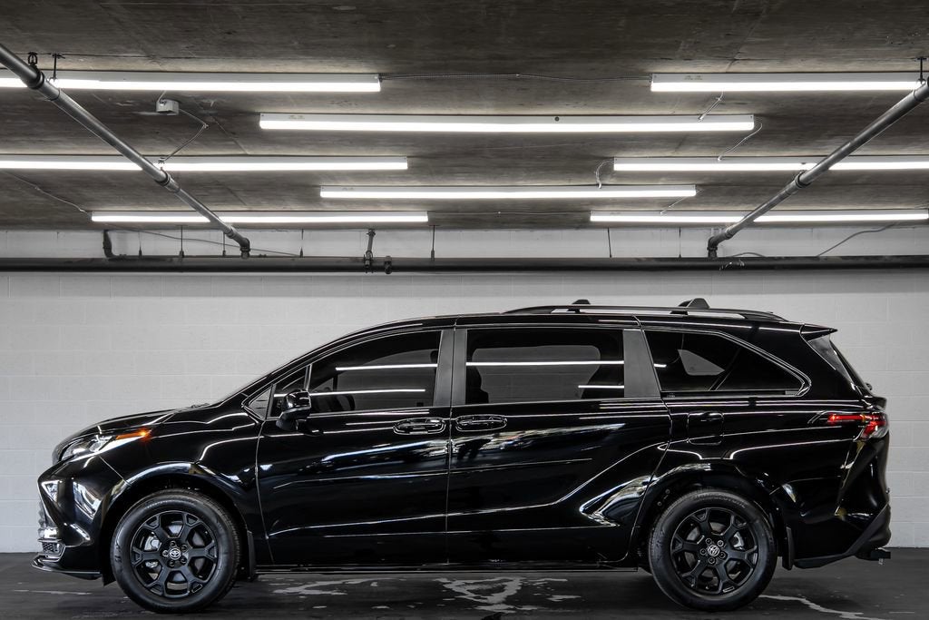 2025 Toyota Sienna Woodland Edition