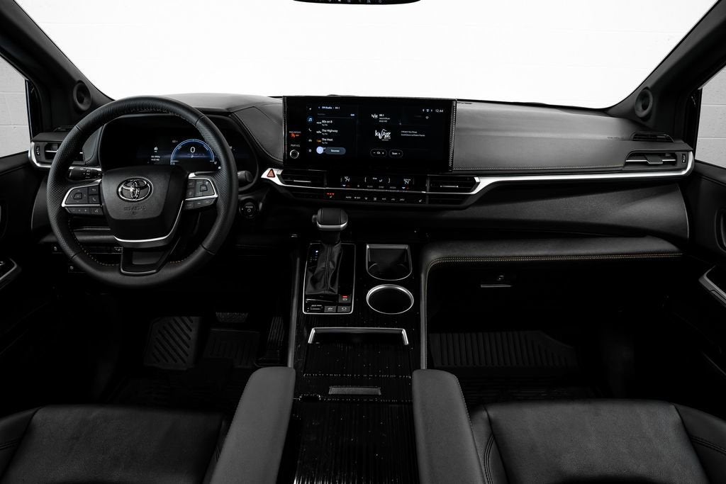 2025 Toyota Sienna Woodland Edition