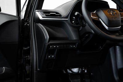 2025 Toyota Sienna Woodland Edition