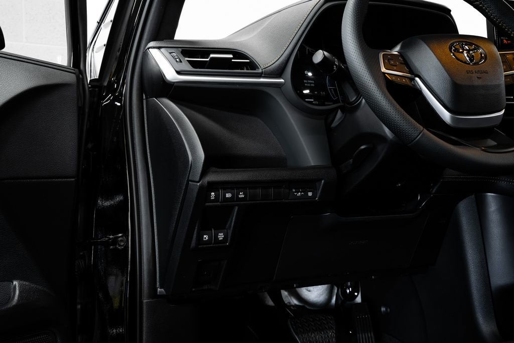 2025 Toyota Sienna Woodland Edition