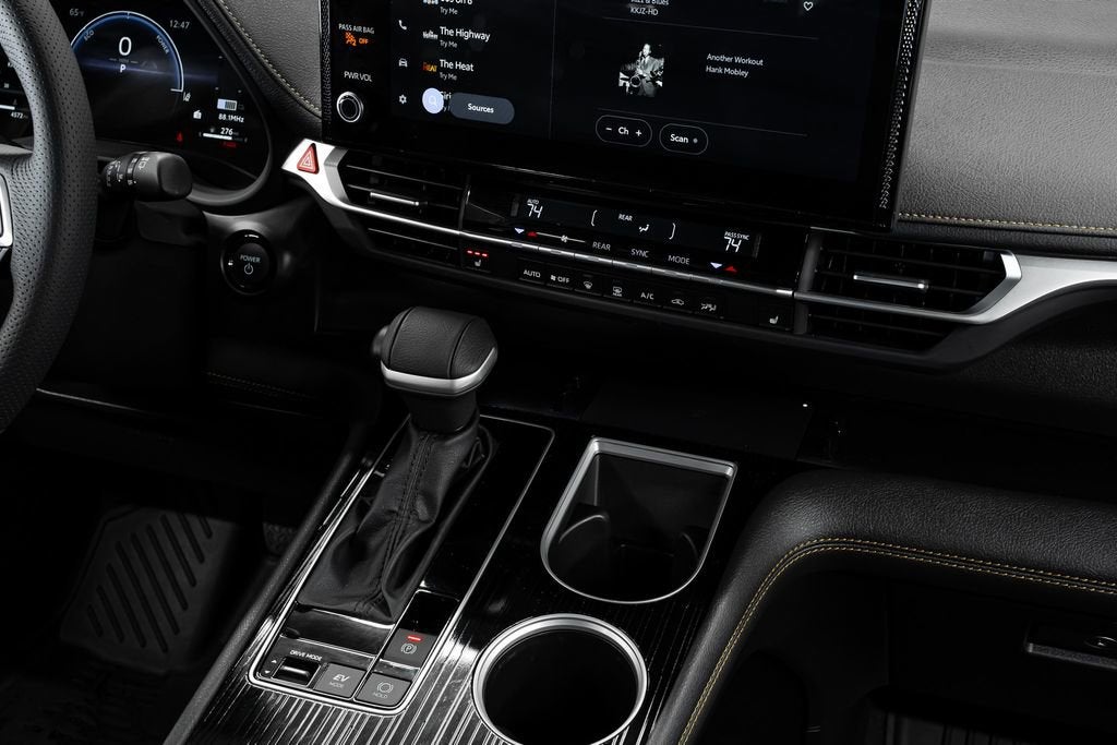 2025 Toyota Sienna Woodland Edition