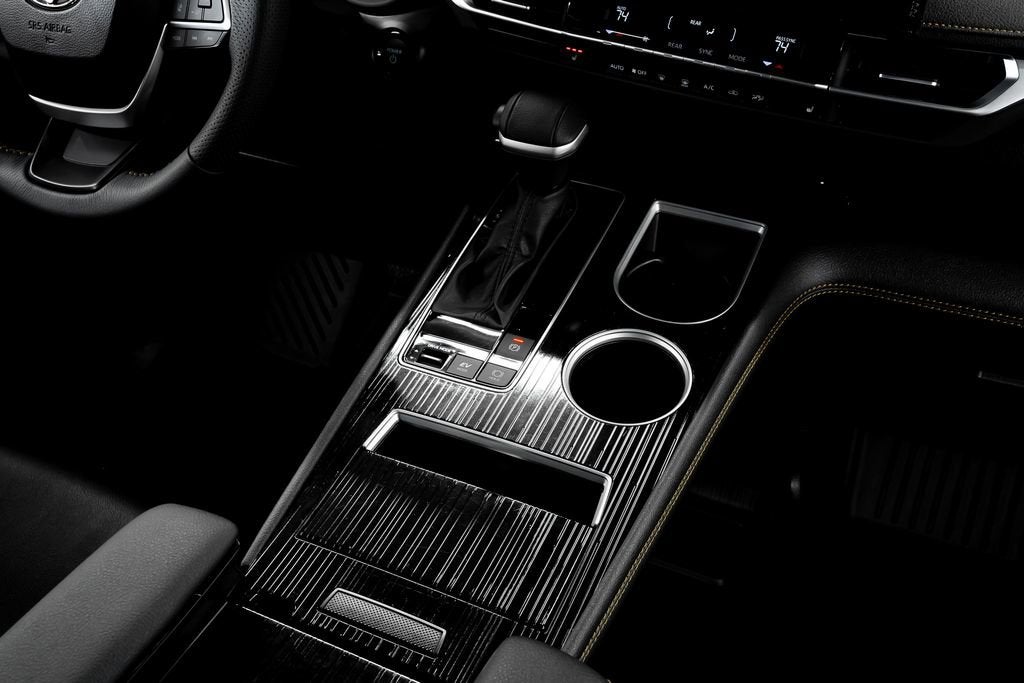 2025 Toyota Sienna Woodland Edition