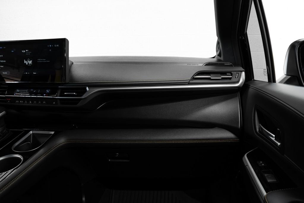 2025 Toyota Sienna Woodland Edition