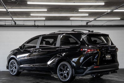 2025 Toyota Sienna Woodland Edition